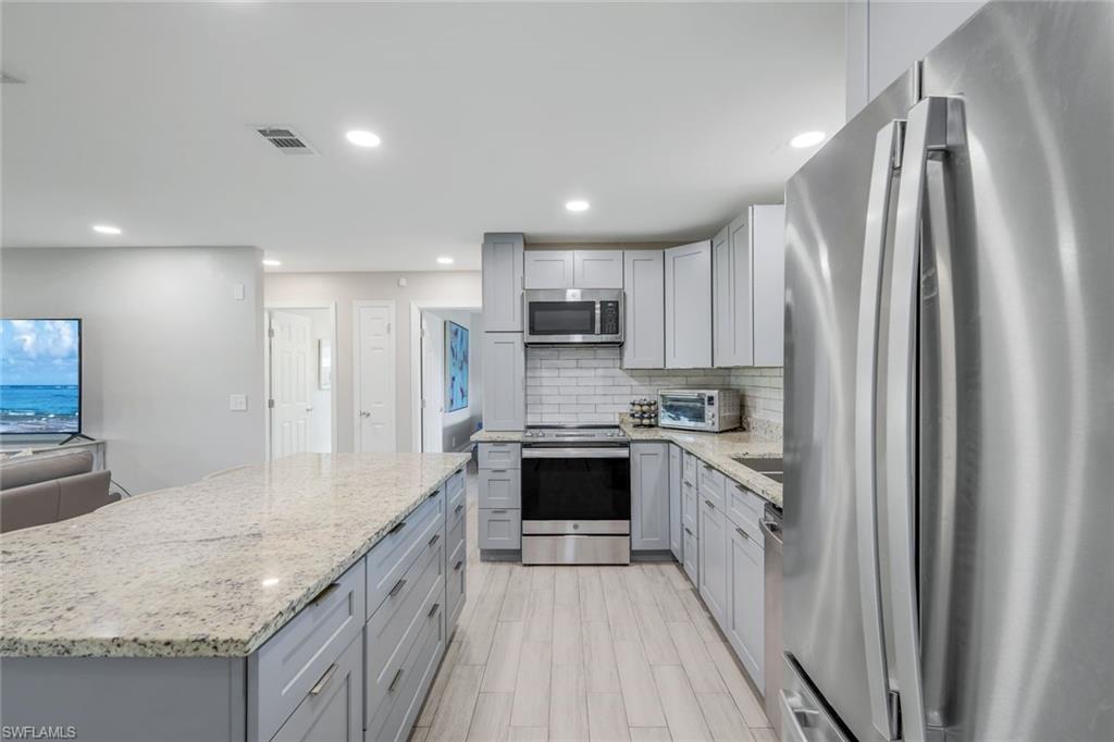 YACHT CLUB - Residential