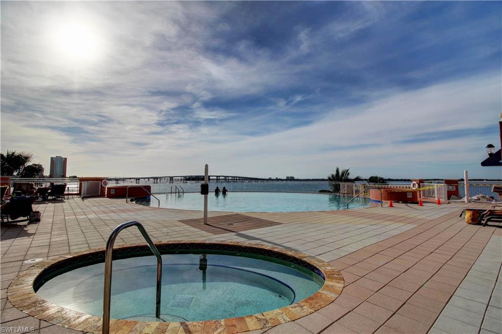 ST. TROPEZ - Residential