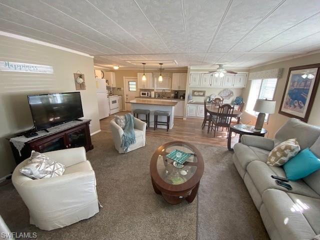 LAUREL ESTATES MOBILE HOME VIL - Residential