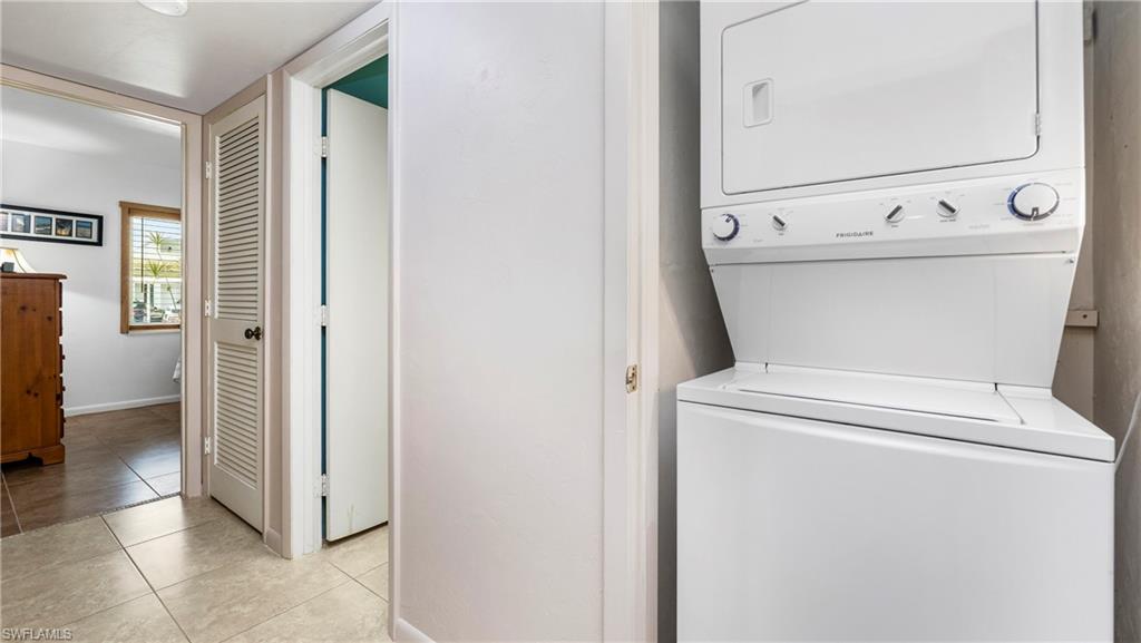 WINDSOR AT KINGS LAKE - Residential