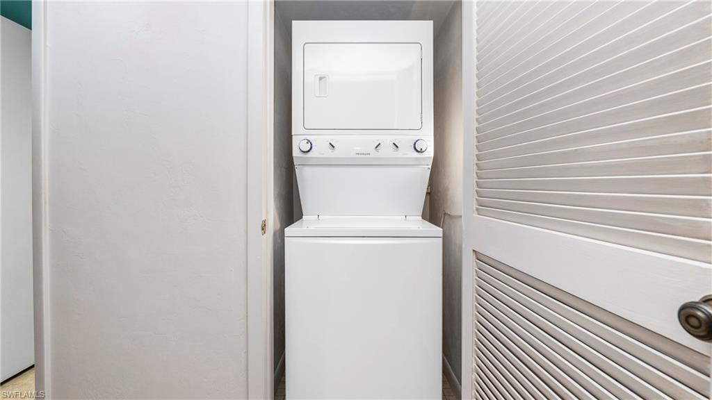 WINDSOR AT KINGS LAKE - Residential