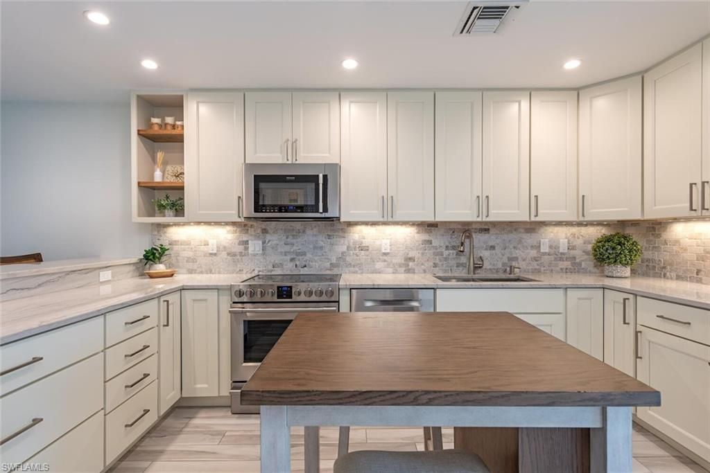 Photo of 1417 Chesapeake AVE #202, NAPLES, FL 34102 (MLS # 226012656)