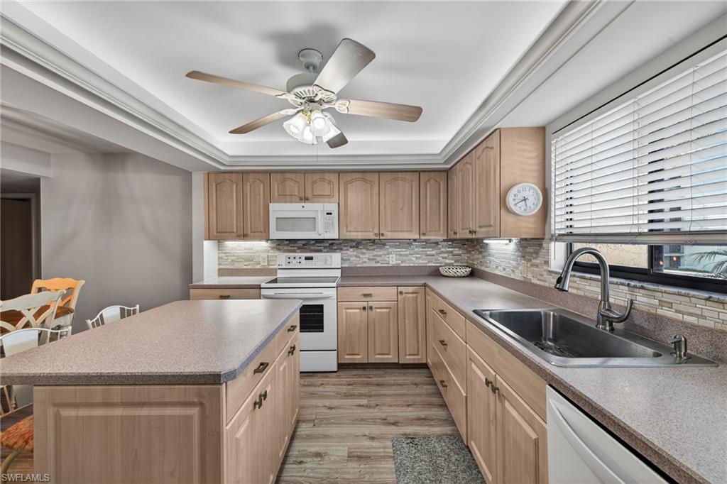 WINDJAMMER VILLAGE AT THE LAND - Residential