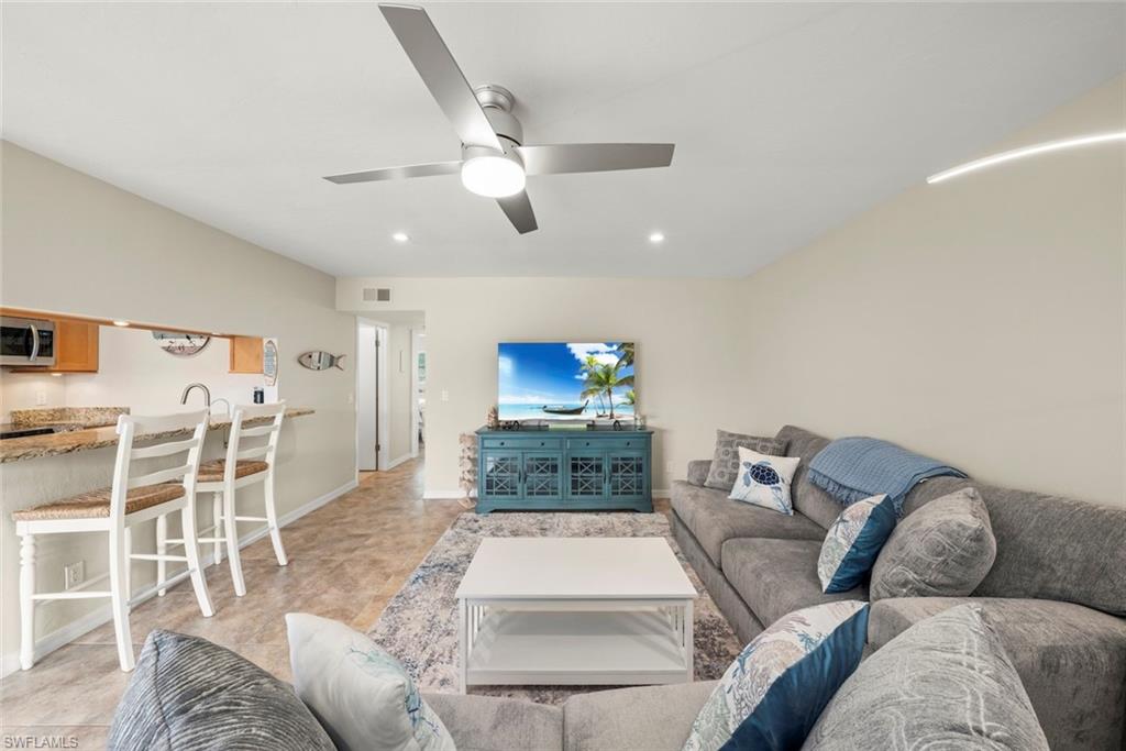 CAPTAINS WALK - Residential