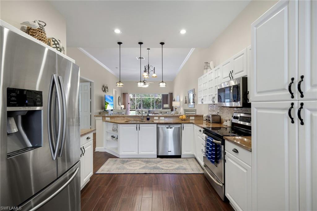 CARLTON LAKES - Residential