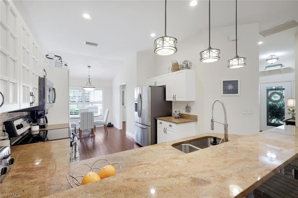 CARLTON LAKES - Residential