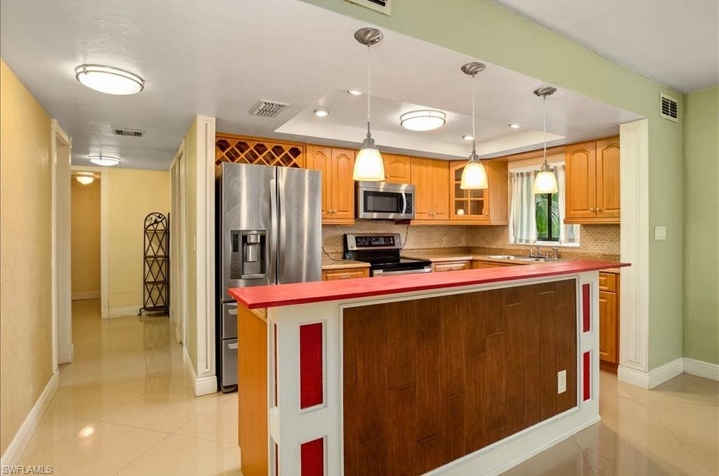 SPANISH ARMS - Residential Lease