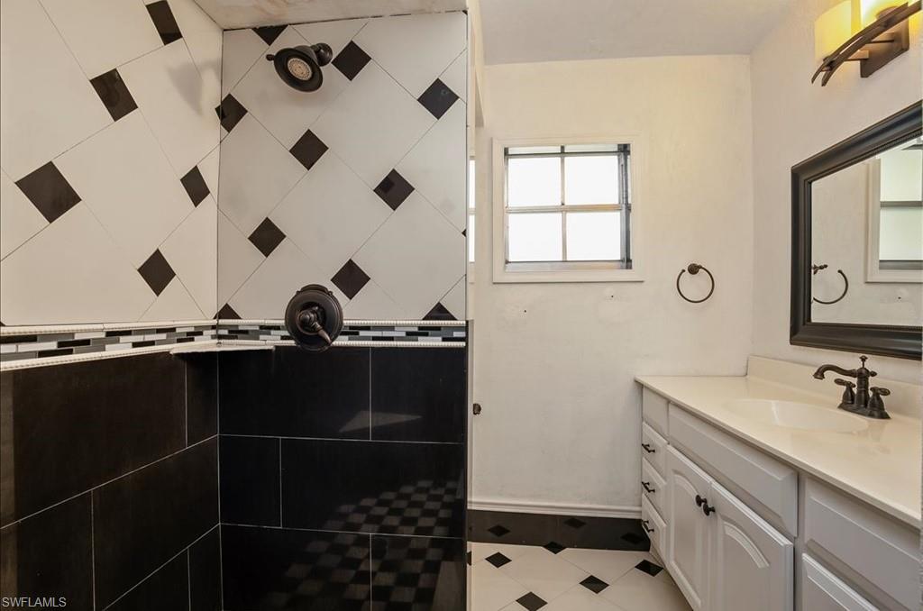 SPANISH ARMS - Residential Lease