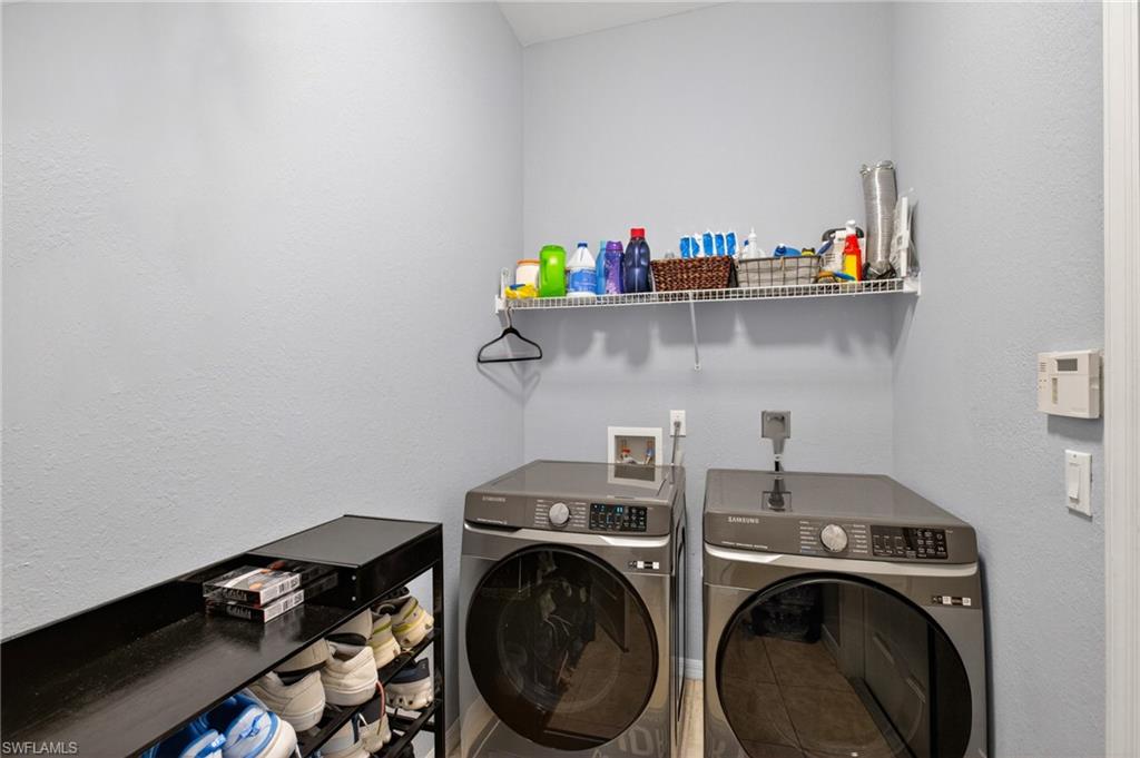 CORAL LAKES - Residential