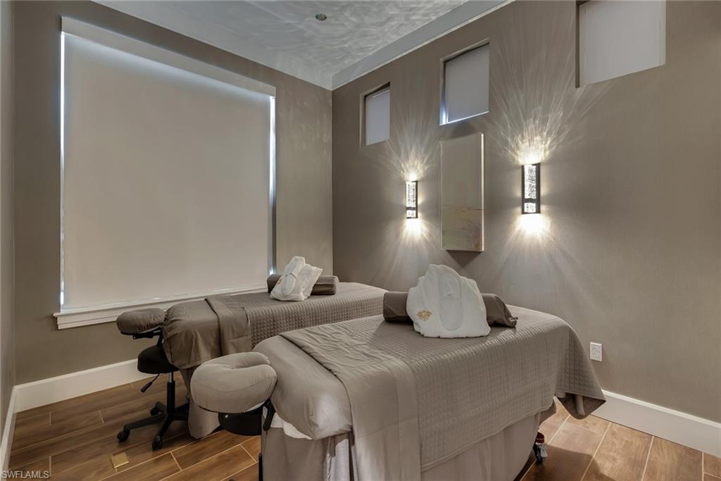 THE SHORES - Residential