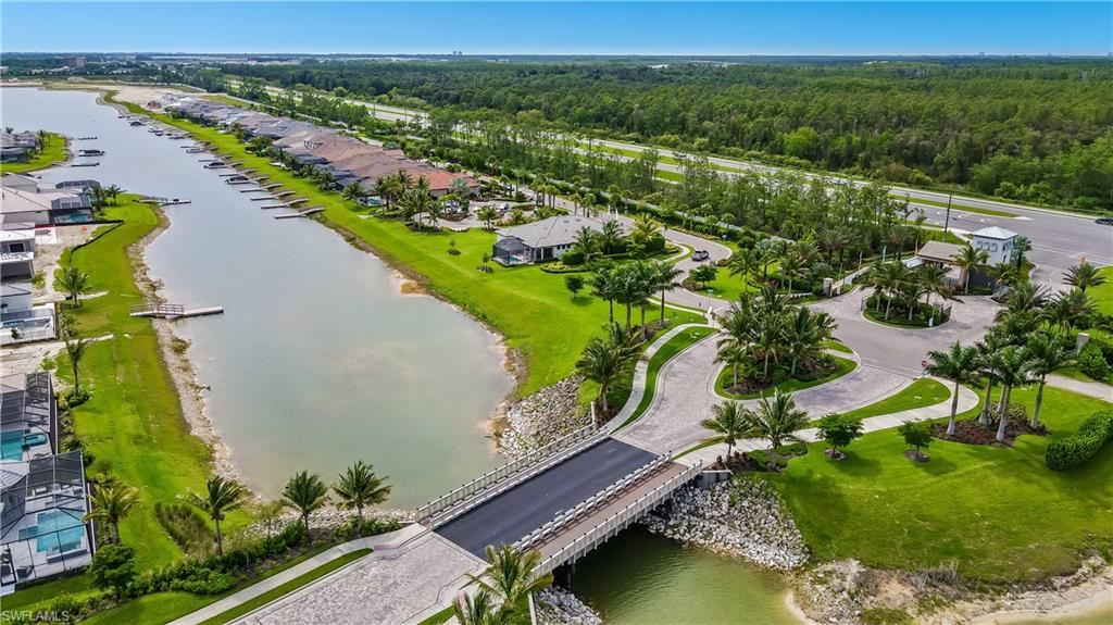 ESPLANADE LAKE CLUB - Residential