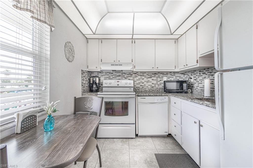 SEVEN LAKES - Residential Lease