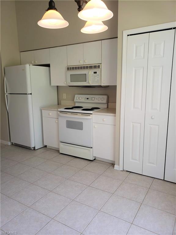 MANORS AT FOUNTAIN LAKES - Residential