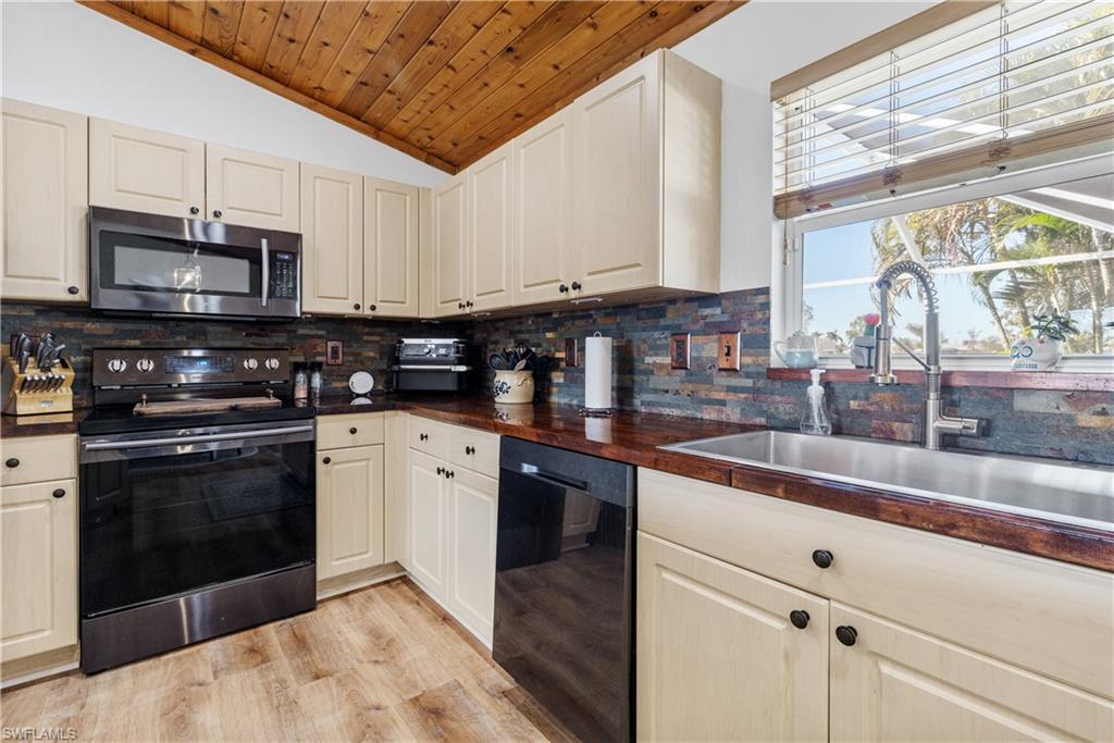 CAPE CORAL - Residential Lease