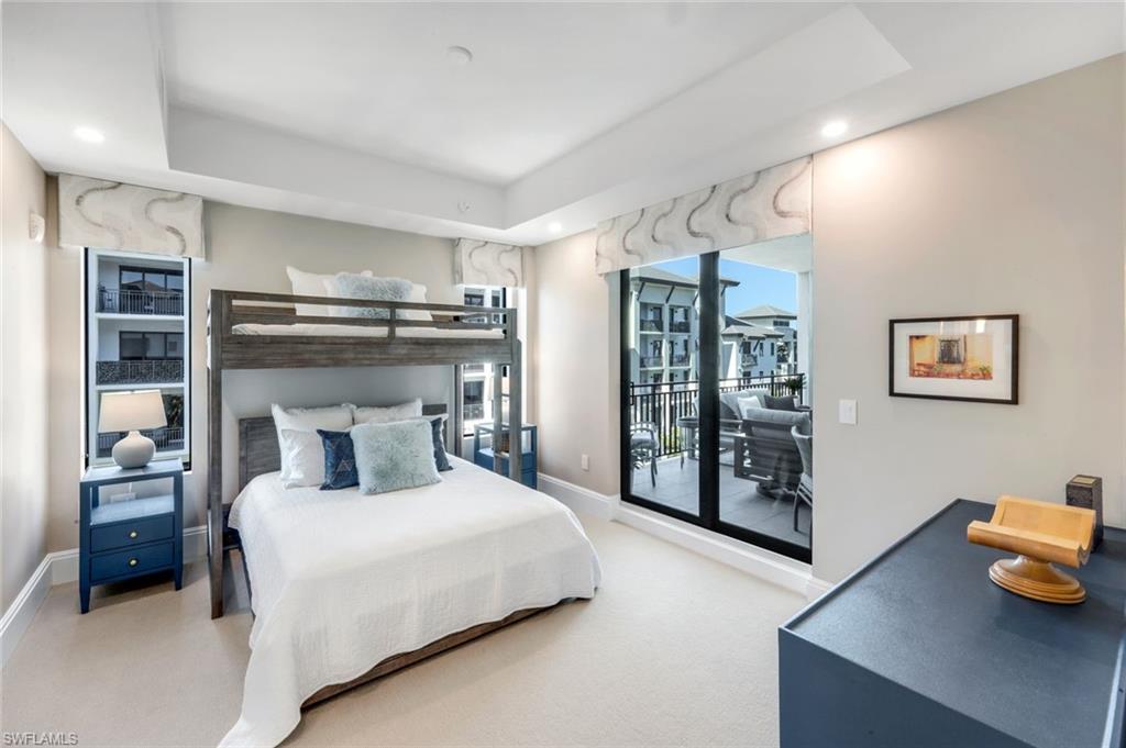 NAPLES SQUARE - Residential