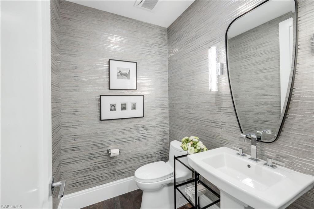 NAPLES SQUARE - Residential