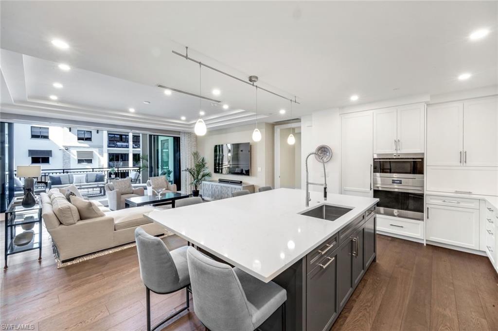 NAPLES SQUARE - Residential