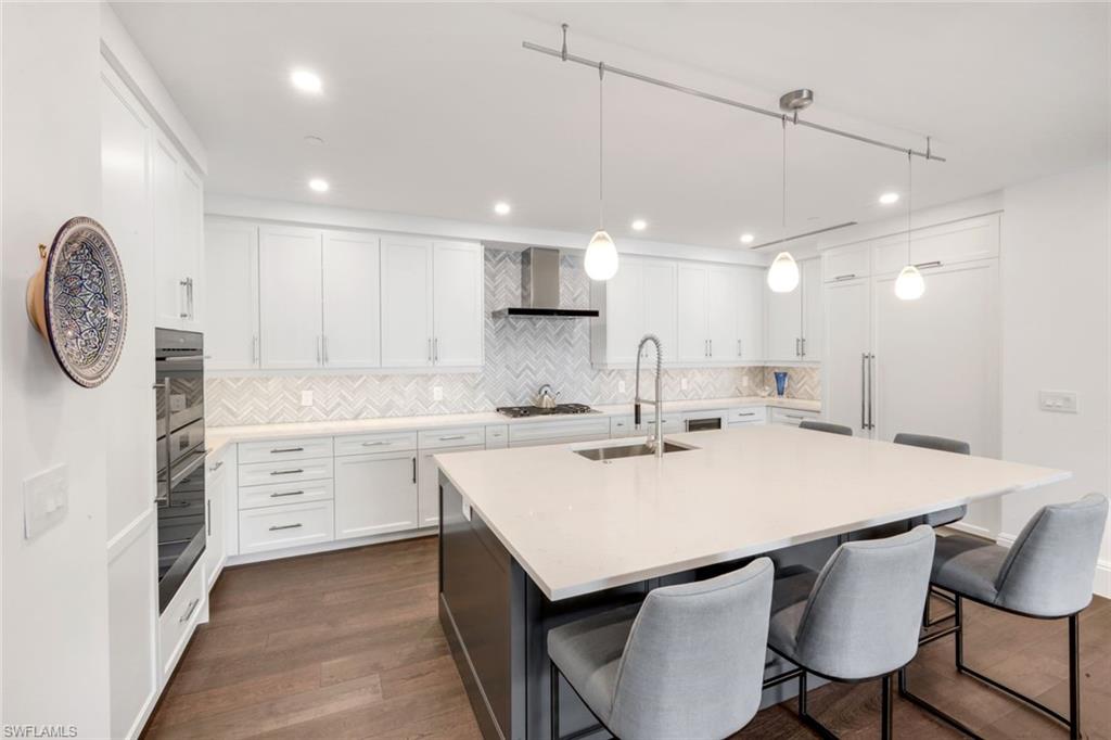 NAPLES SQUARE - Residential