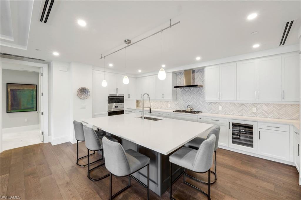 NAPLES SQUARE - Residential