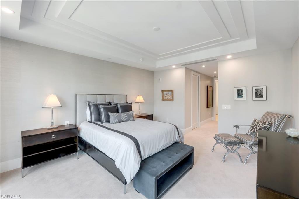 NAPLES SQUARE - Residential