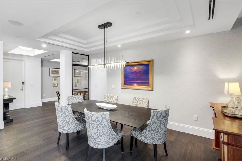 NAPLES SQUARE - Residential