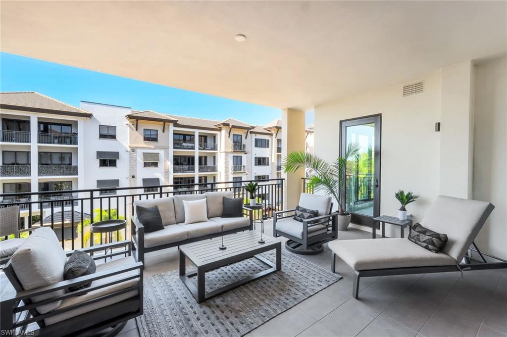 NAPLES SQUARE - Residential