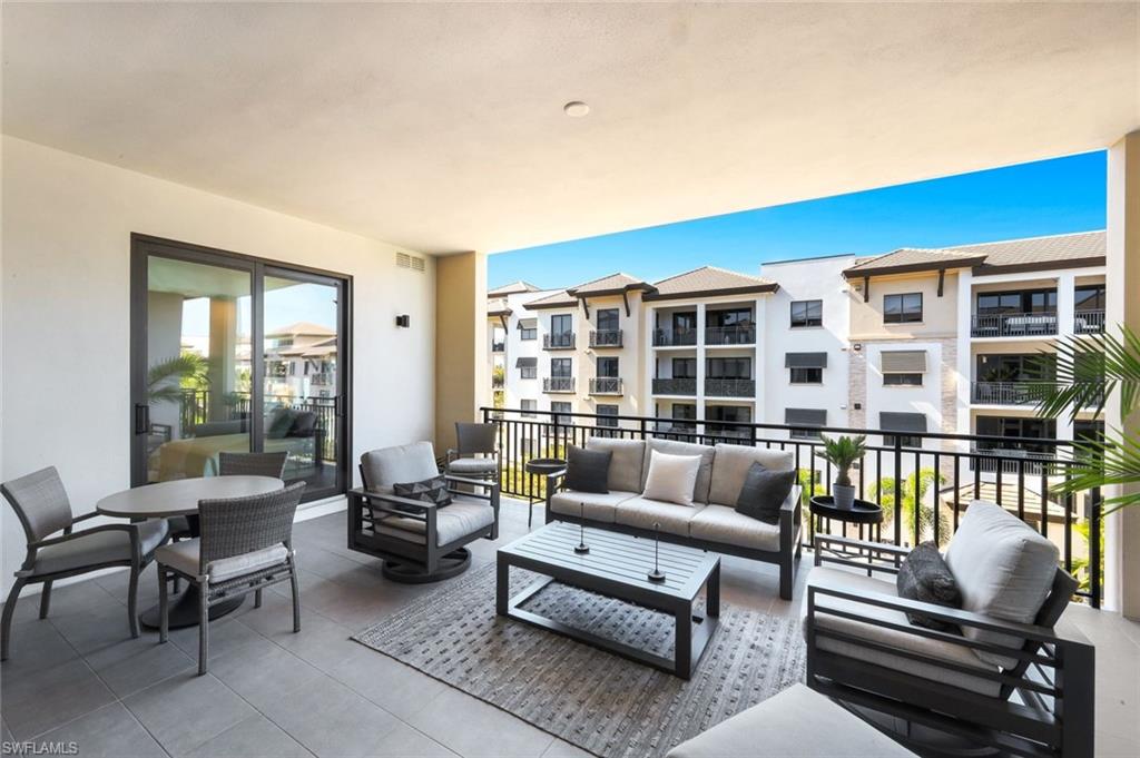 NAPLES SQUARE - Residential