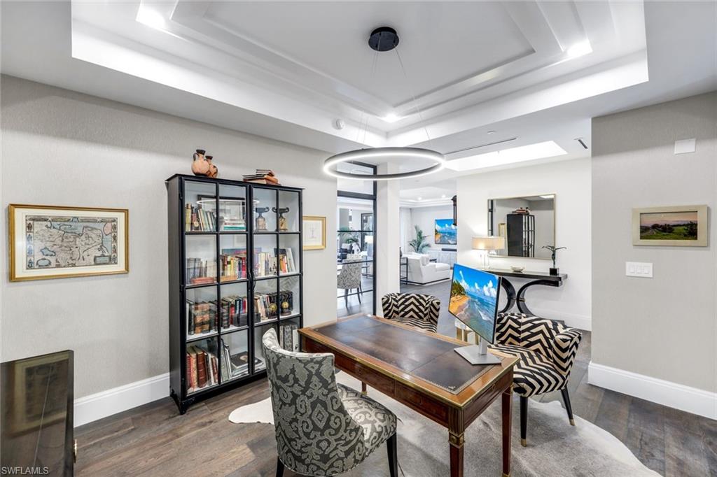 NAPLES SQUARE - Residential