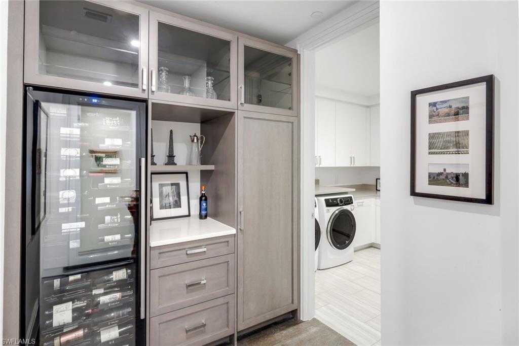 NAPLES SQUARE - Residential