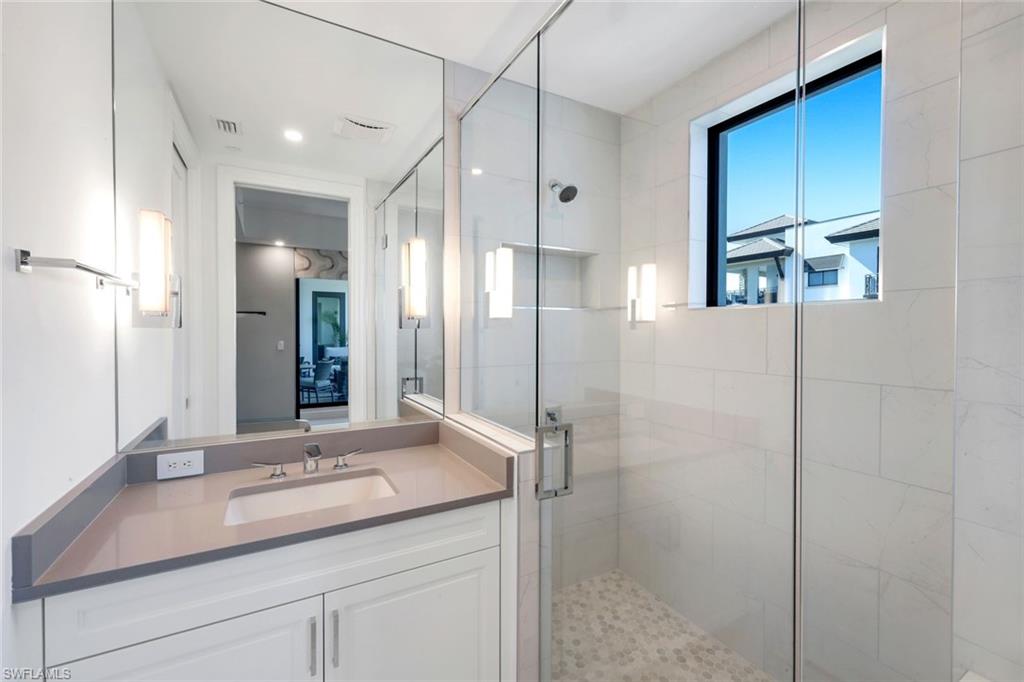 NAPLES SQUARE - Residential