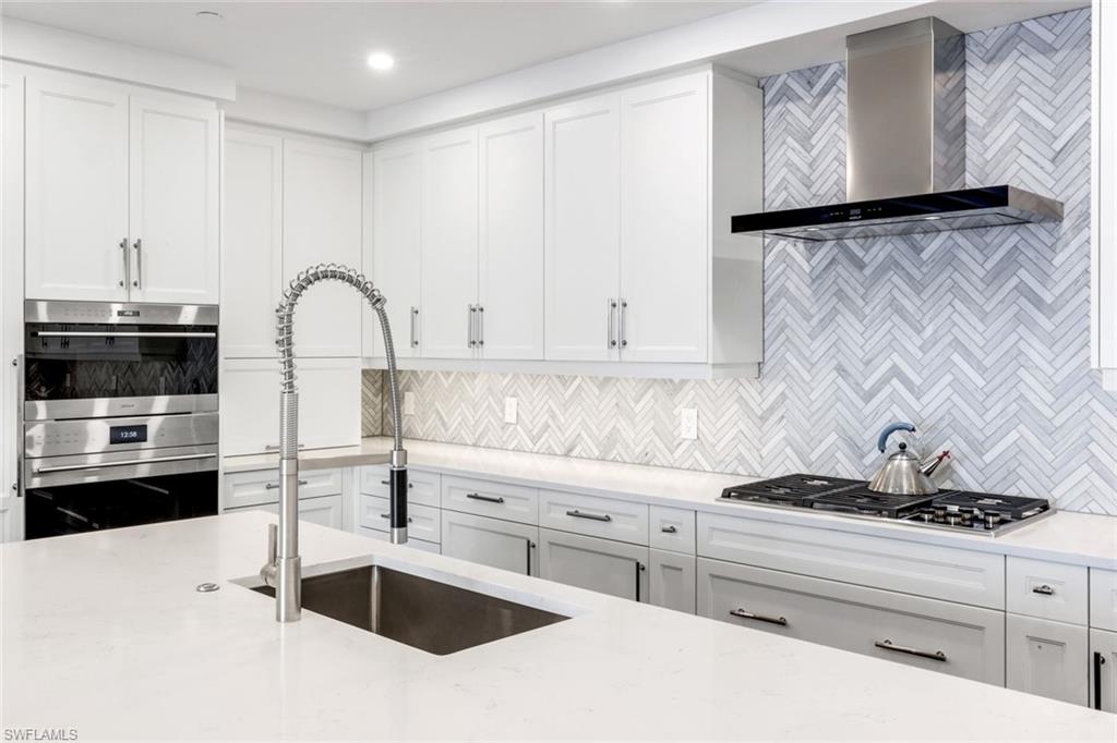 NAPLES SQUARE - Residential