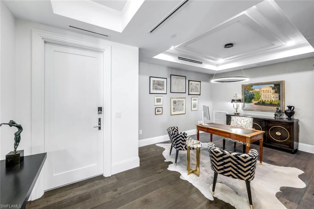 NAPLES SQUARE - Residential