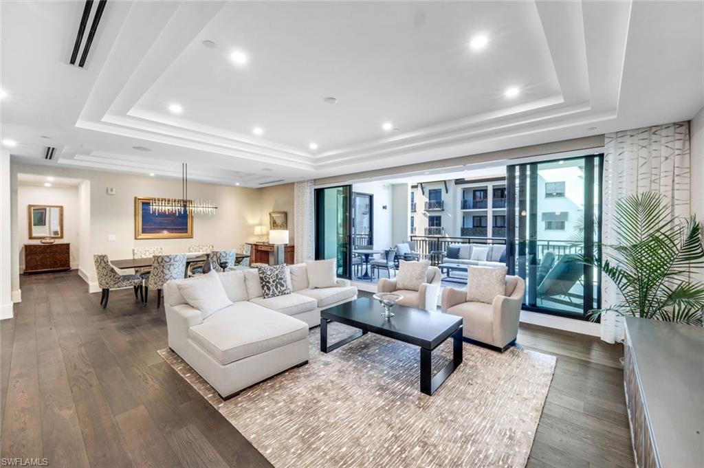 NAPLES SQUARE - Residential