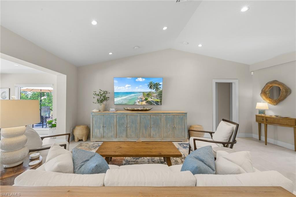 PALM LAKE - Residential
