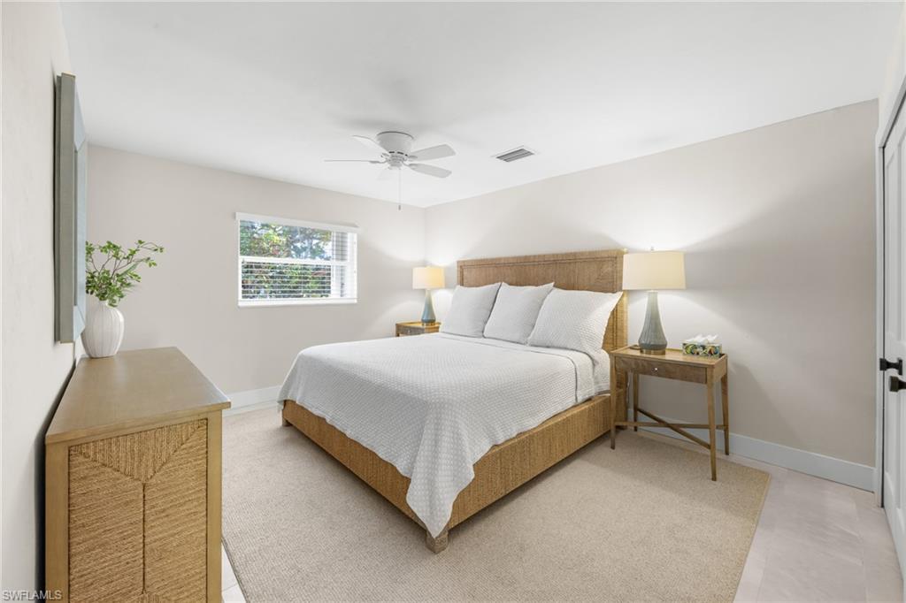 PALM LAKE - Residential