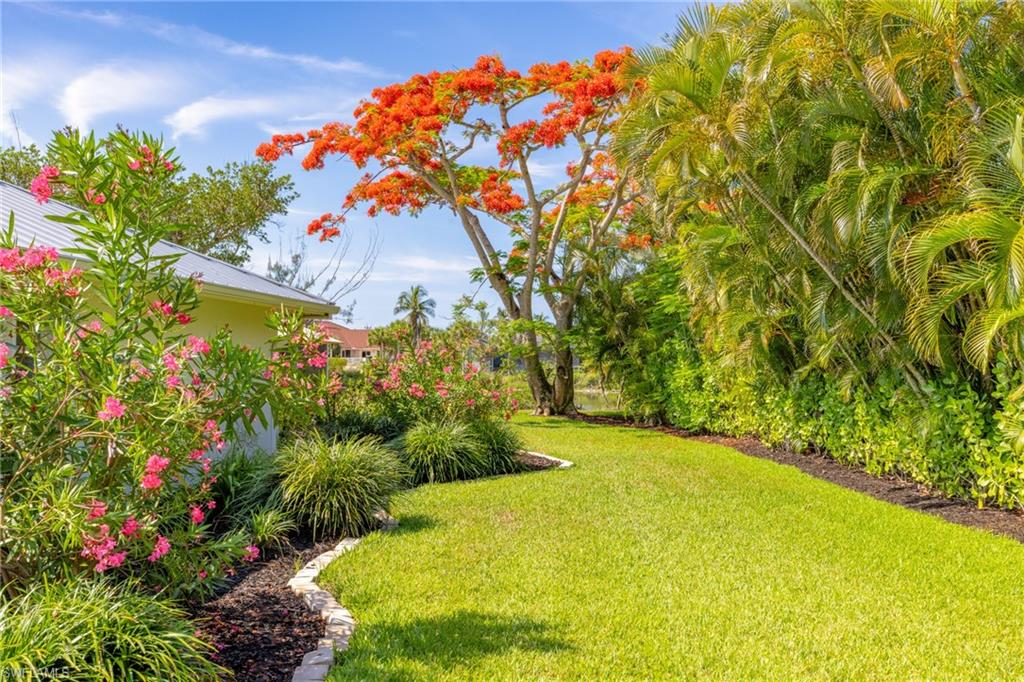 PALM LAKE - Residential