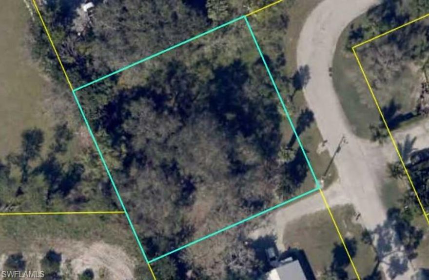 Oversized single family parcel located in the Heart of LaBelle!