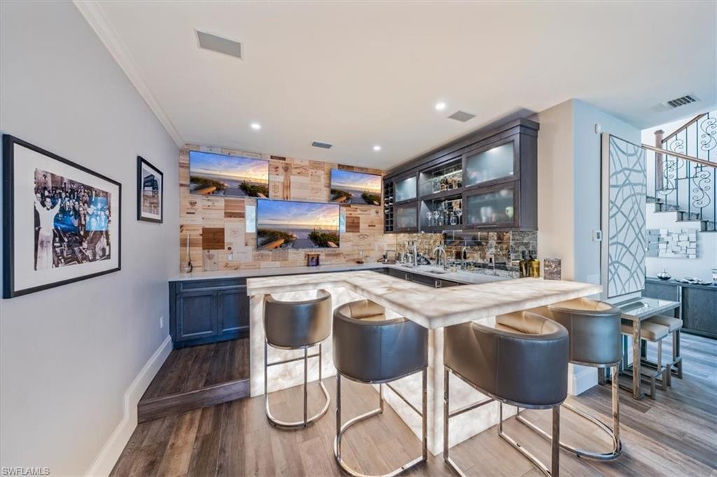 GOLDEN SHORES - Residential