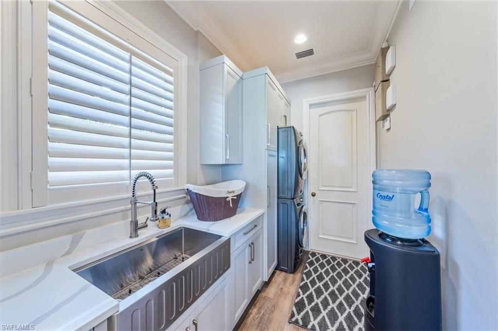 GOLDEN SHORES - Residential