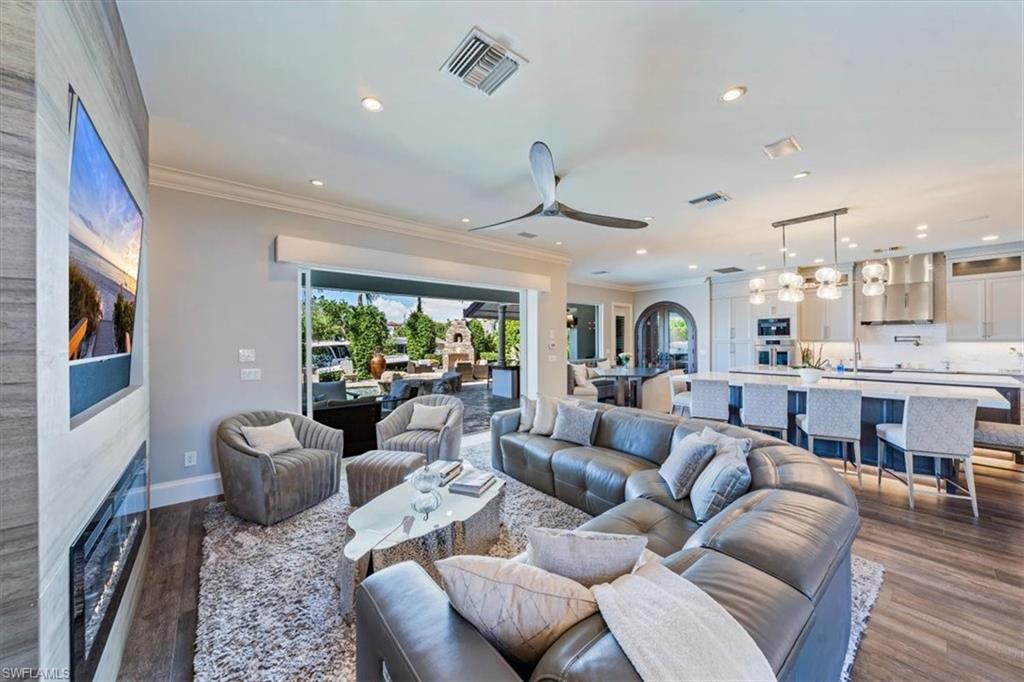 GOLDEN SHORES - Residential