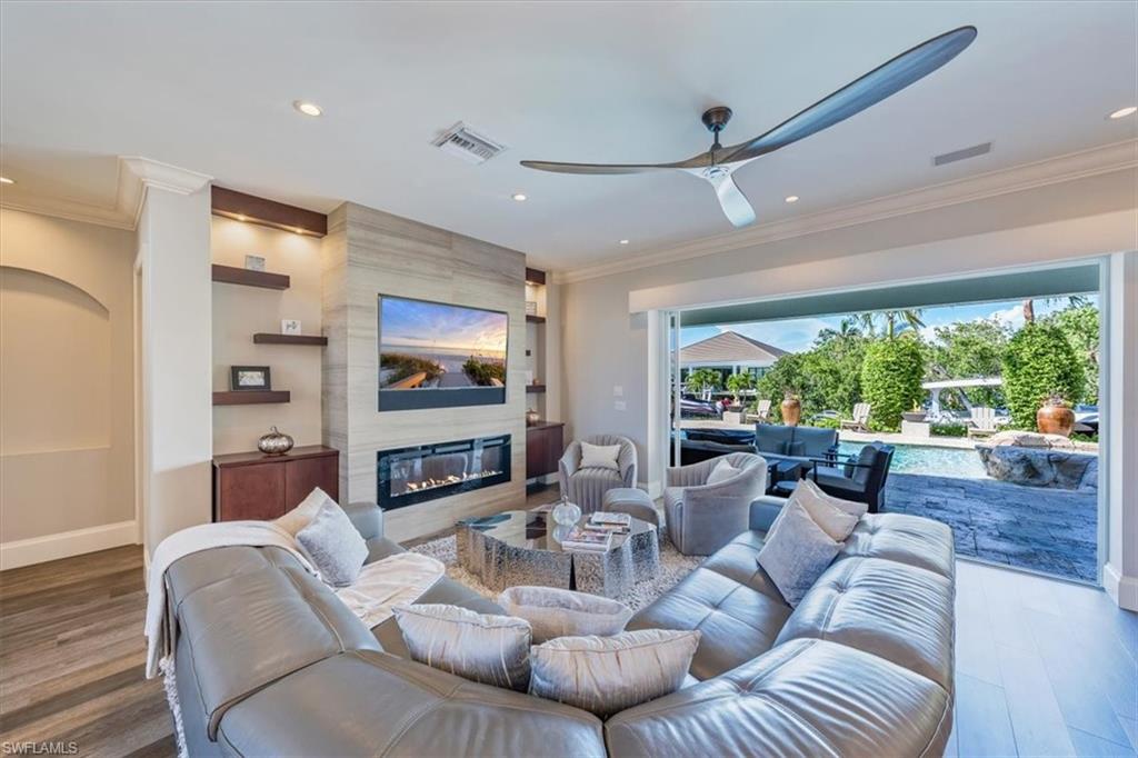 GOLDEN SHORES - Residential