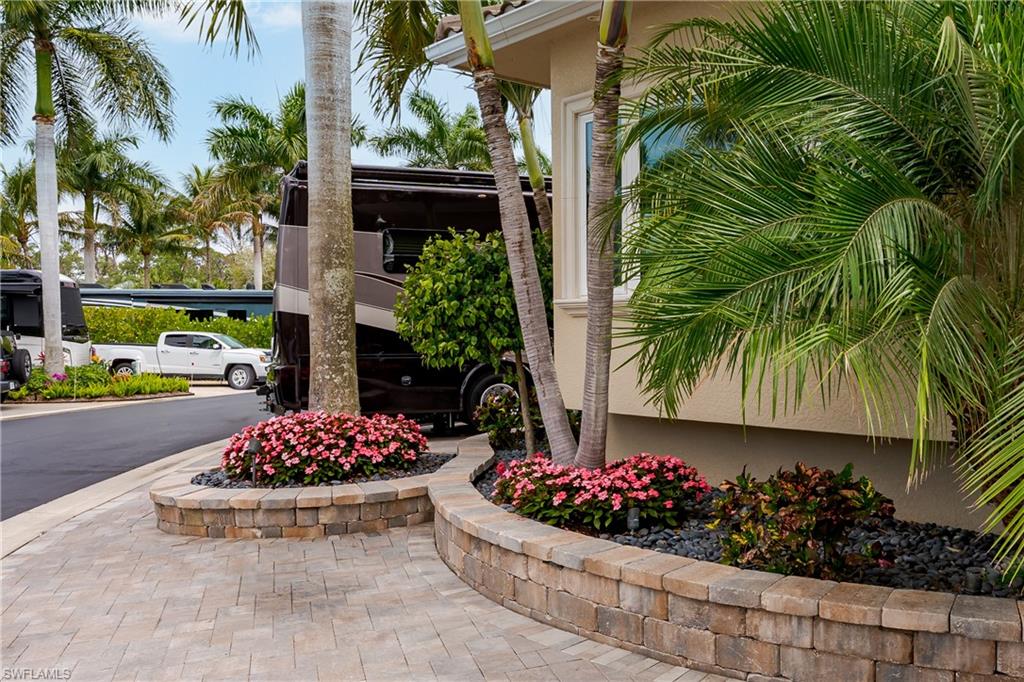 NAPLES MOTORCOACH RESORT - Land