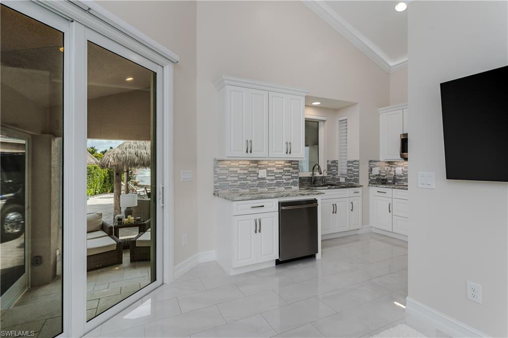 NAPLES MOTORCOACH RESORT - Land