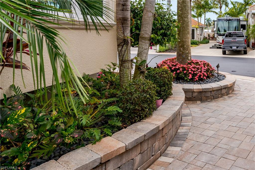 NAPLES MOTORCOACH RESORT - Land