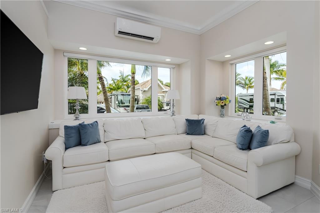 NAPLES MOTORCOACH RESORT - Land