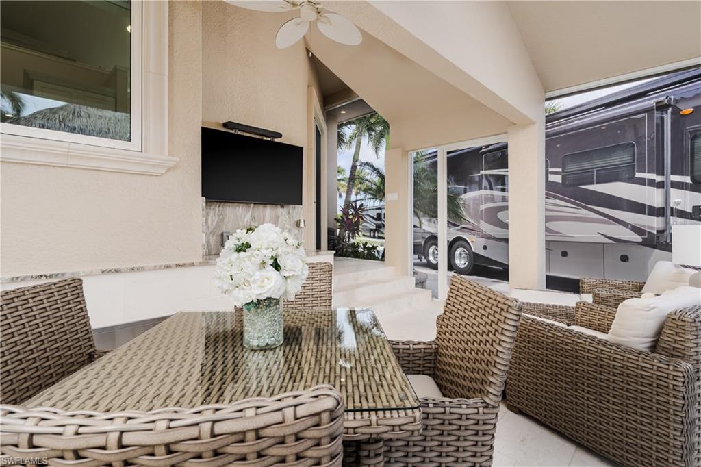 NAPLES MOTORCOACH RESORT - Land