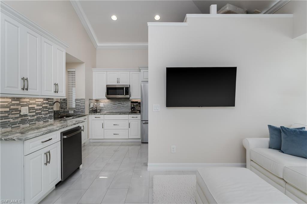 NAPLES MOTORCOACH RESORT - Land