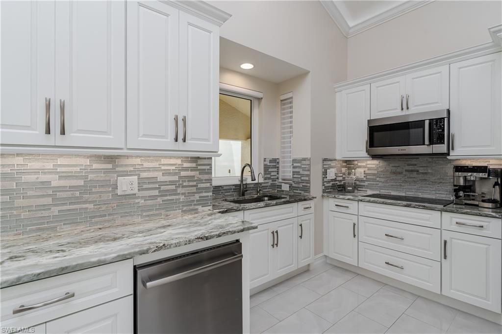 NAPLES MOTORCOACH RESORT - Land