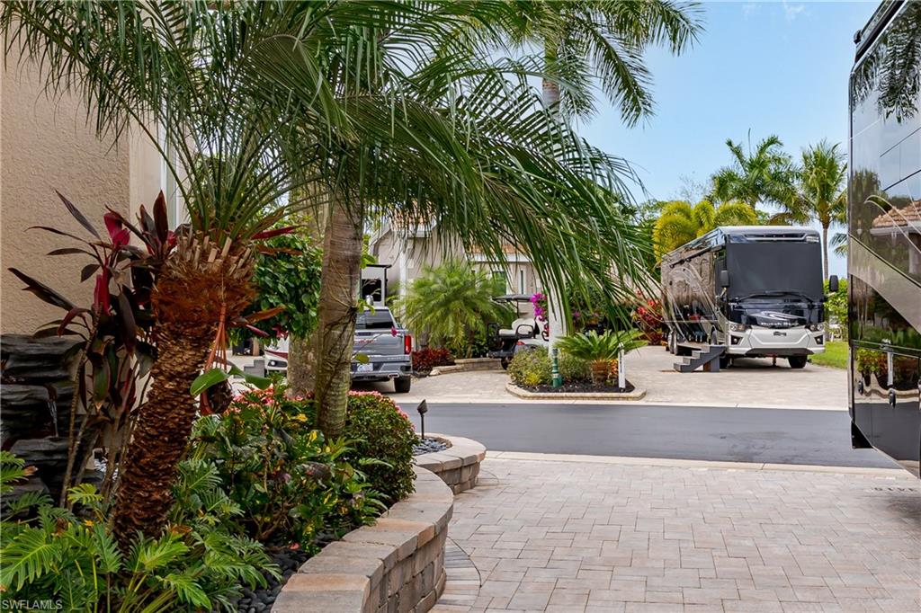NAPLES MOTORCOACH RESORT - Land