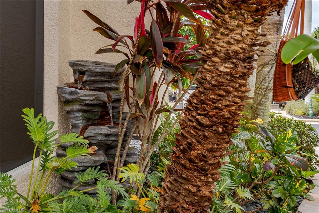 NAPLES MOTORCOACH RESORT - Land